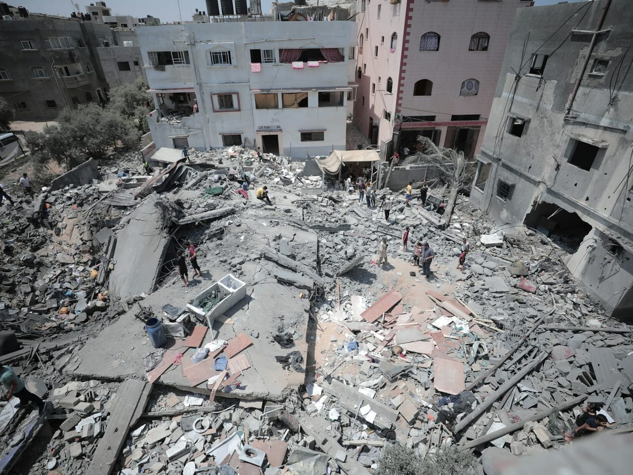 Caught up in the war in Gaza, civilians anxiously await aid