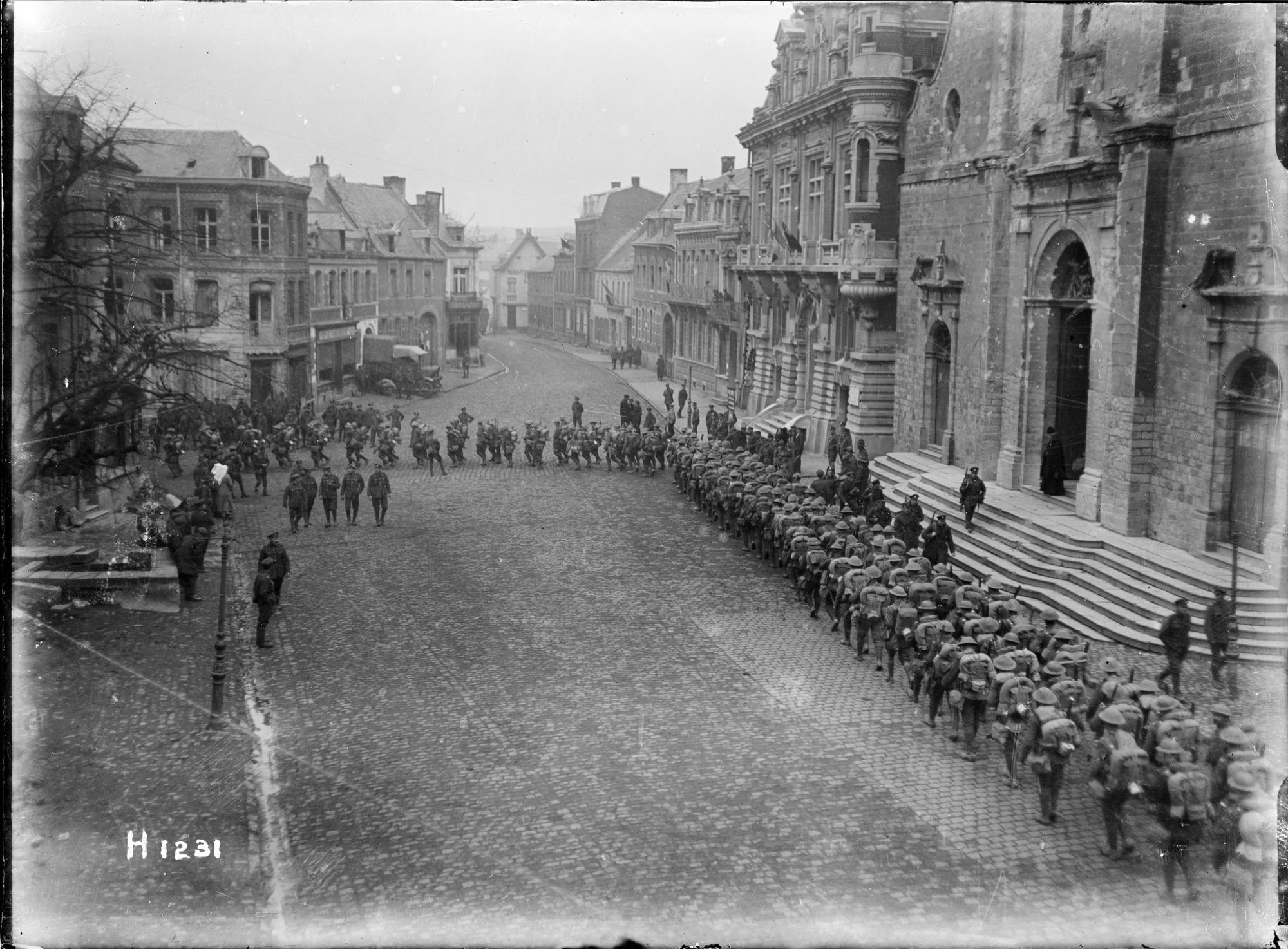 New Zealand troops leave Solesmes, France